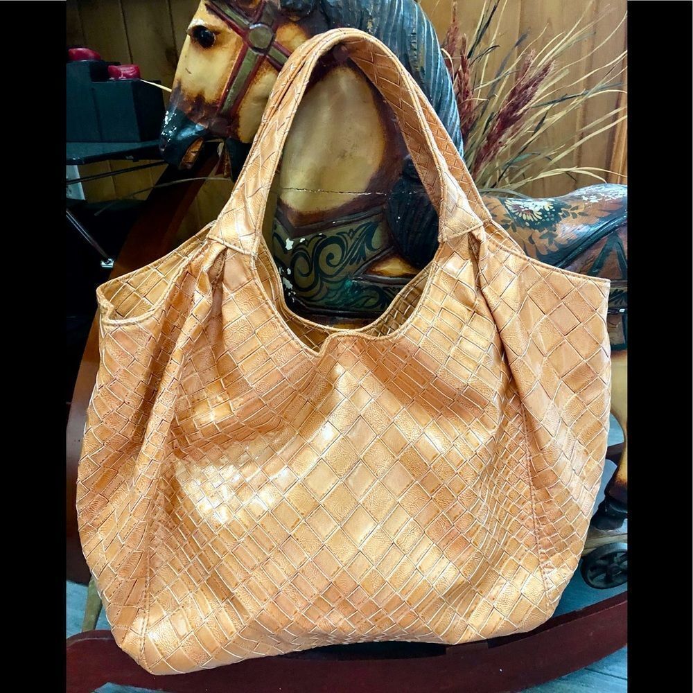 Nice roomy bag by New Directions - Picture 1 of 5